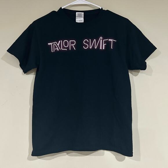 Taylor Swift 1989 World Tour Shirt - Picture 1 of 5